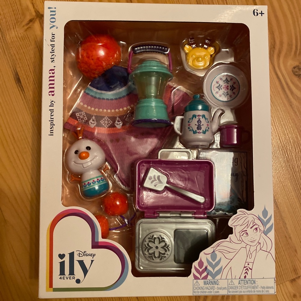 New Disney Princess Anna ILY  4 Ever Accessory Camping Pack